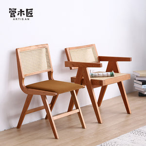 北歐創意籐編椅子單人餐椅扶手款復古風休閒椅簡約實木椅